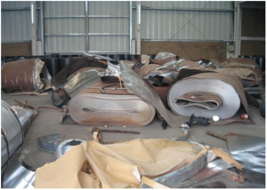 カイゼン導入前の企業:資材が散らかっている