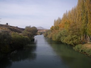 マハーバード市内を流れる川(筆者撮影)