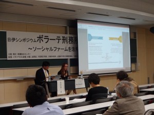 浜井浩一氏(左)