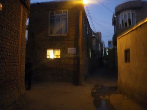 旧市街にあるヘームン文学館近くの小路(筆者撮影)