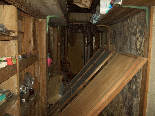 写真5：家の内部（2013年4月11日撮影）