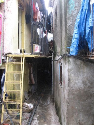 密集するムンバイの低所得者の住居