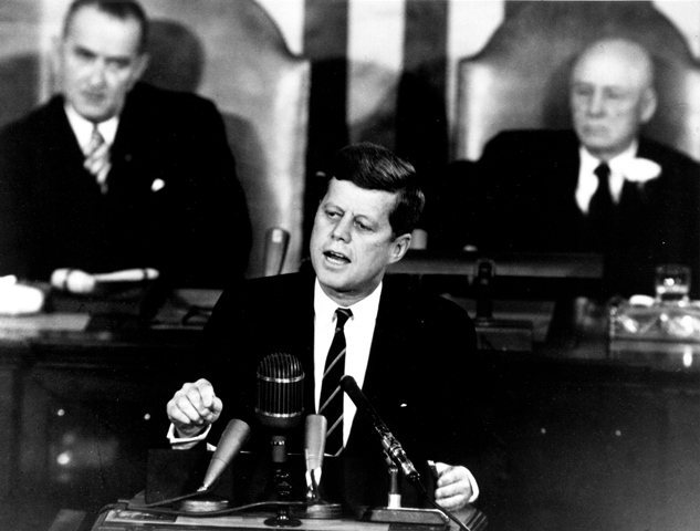 「Kennedy Giving Historic Speech to Congress - GPN-2000-001658.jpg」 http://commons.wikimedia.org/wiki/File:Kennedy_Giving_Historic_Speech_to_Congress_-_GPN-2000-001658.jpg