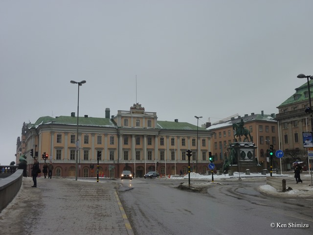 スウェーデン外務省本館。右手の騎馬像はグスタヴ2世アードルフ(Gustav II Adolf)。（2010年筆者撮影）