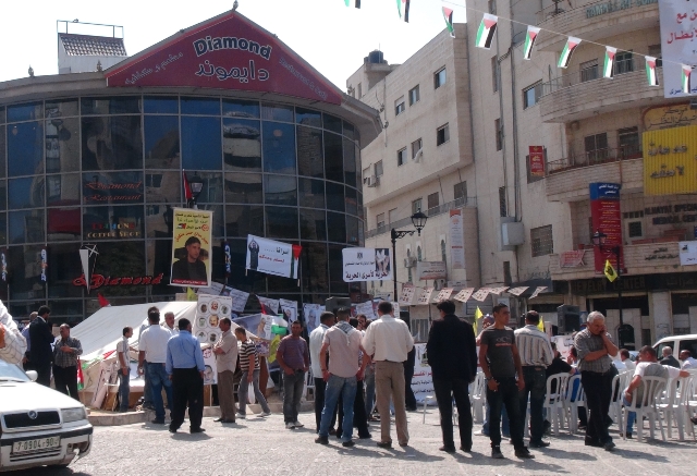 ラーマッラーの時計広場で開かれた囚人連帯集会（2011年10月）　