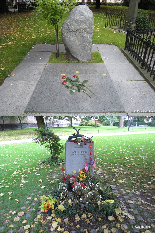パルメ首相とリンド外相の墓石 1986年2月28日に暗殺されたパルメ首相の墓石（上）と2003年9月11日に暗殺されたリンド外相の墓石（下）。ストックホルムにあるアードルフ・フレードリック教会(Adolf Fredriks kyrka)、カタリーナ教会(Katarina kyrka)にそれぞれ眠る。（2008年筆者撮影）