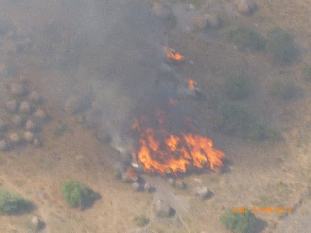 焼打ちにされる集落（2012年1月、写真提供South Sudan Bureau for Community Security and Armed Control）